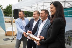 Verlegung Grundstein Gesundheitszentrum Dresden Löbtauer 66